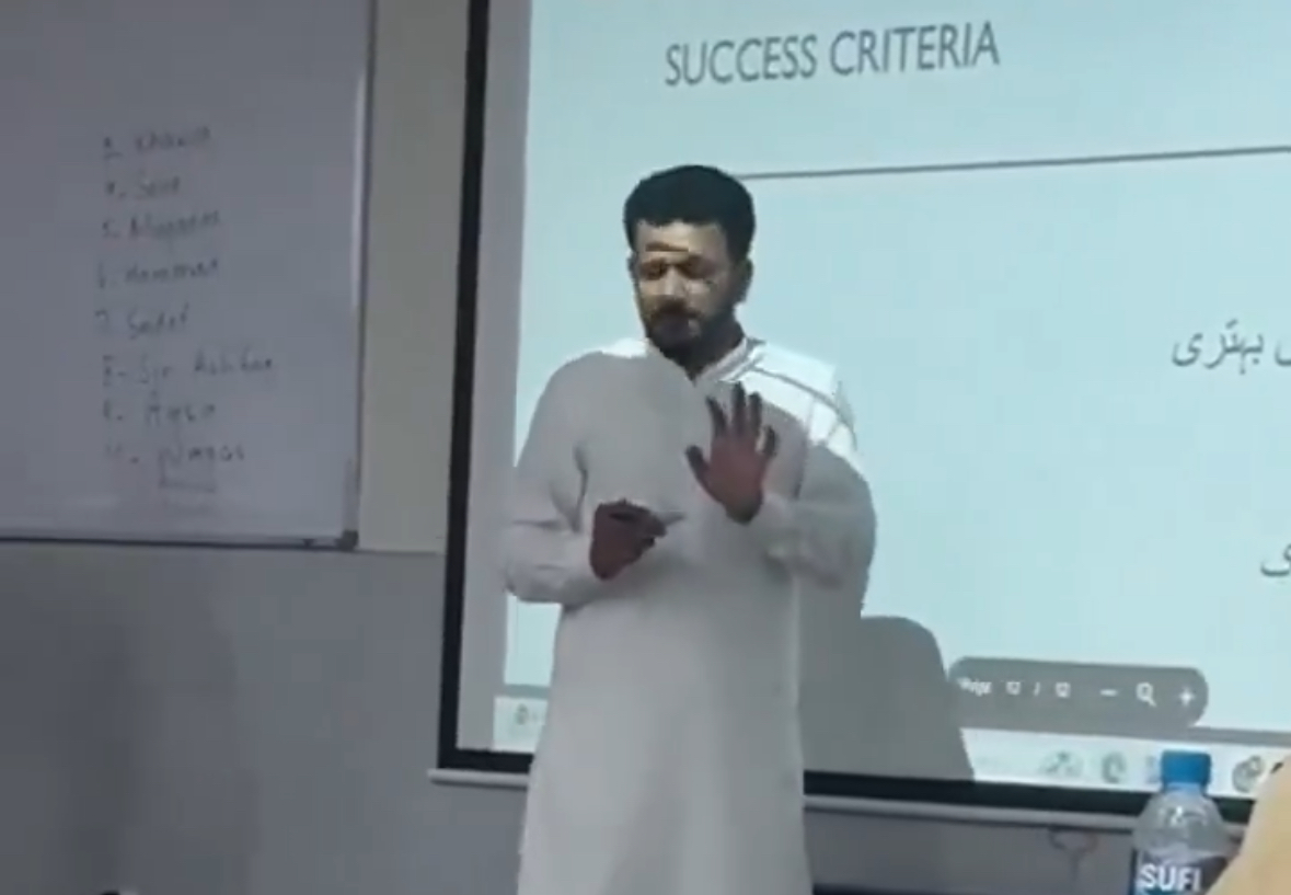 Teacher dies of sudden heart attack mid-lecture in Lahore - India