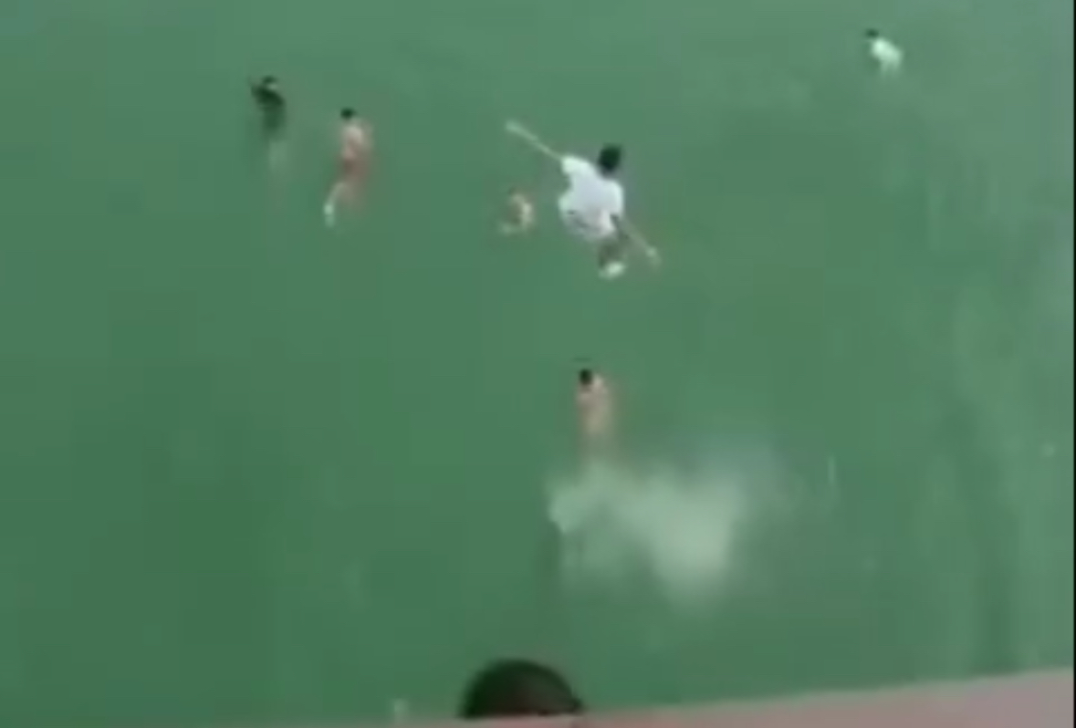 Teen seriously injured after jumping from dam platform and landing on swimmer below in Barinas - Venezuela