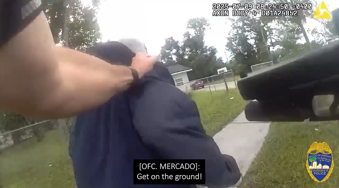 Armed robbery suspect fatally shot after wounding officer during chase in Jacksonville - Florida