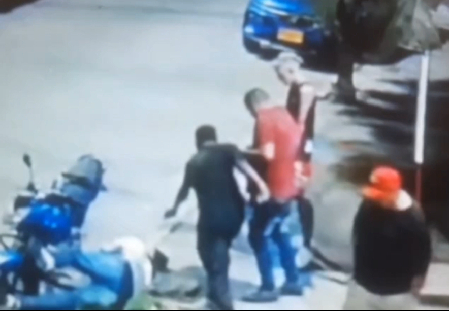Gunfire erupts during meeting as 45-year-old man is shot dead by gunman - Colombia