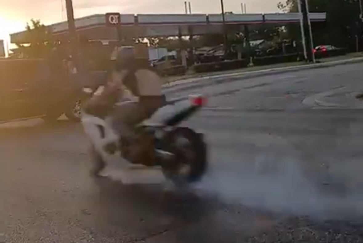 Motorcyclist killed in fiery three-vehicle crash on San Antonio’s south side - Texas