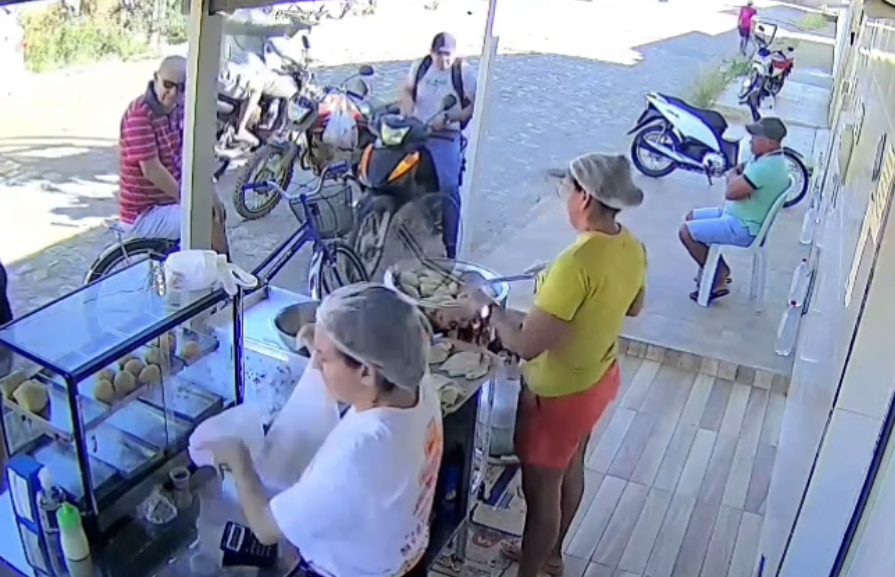 Two killed in broad daylight shooting outside bakery in Baraúna - Brazil