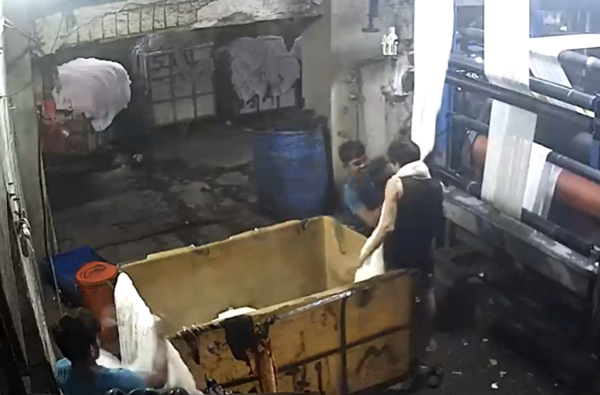 Worker accidentally hangs himself following a tragic workplace mishap - India