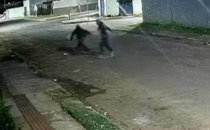 Homeless man stabbed to death in Campo Grande; suspect fled on bicycle and remains unidentified - Brazil