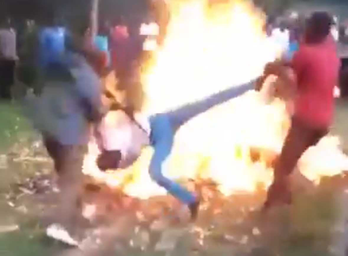 Two men arrested after video shows mob burning suspected chicken thief alive - Kenya