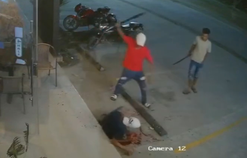 Young man hacked to death outside store in Tocoa - Honduras