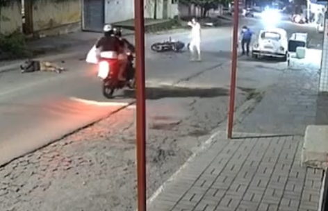 Motorcyclist run over after being hit by wrong-way driver, second vehicle strikes as driver flees scene - Brazil