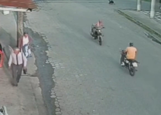 Handlebar collision in Manabí leaves two motorcyclists in agony - Ecuador