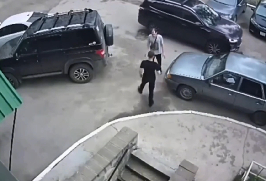 Man killed with single punch after mistaking delivery driver’s car for taxi - Russia