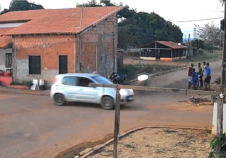 Young man seriously injured after motorcycle collides with car in Açailândia - Brazil