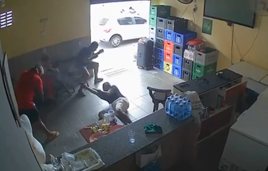 Off-duty officer discharges weapon, stopping assailant during attempted robbery in São Luís - Brazil