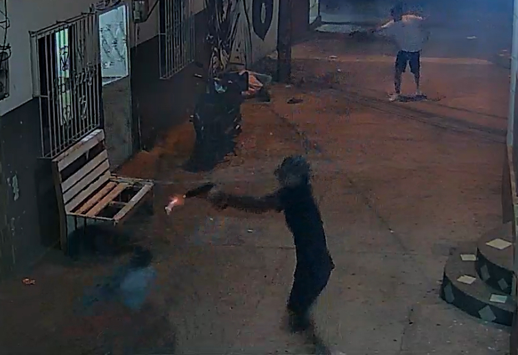 Two men shot dead while talking outside home in Manta - Ecuador