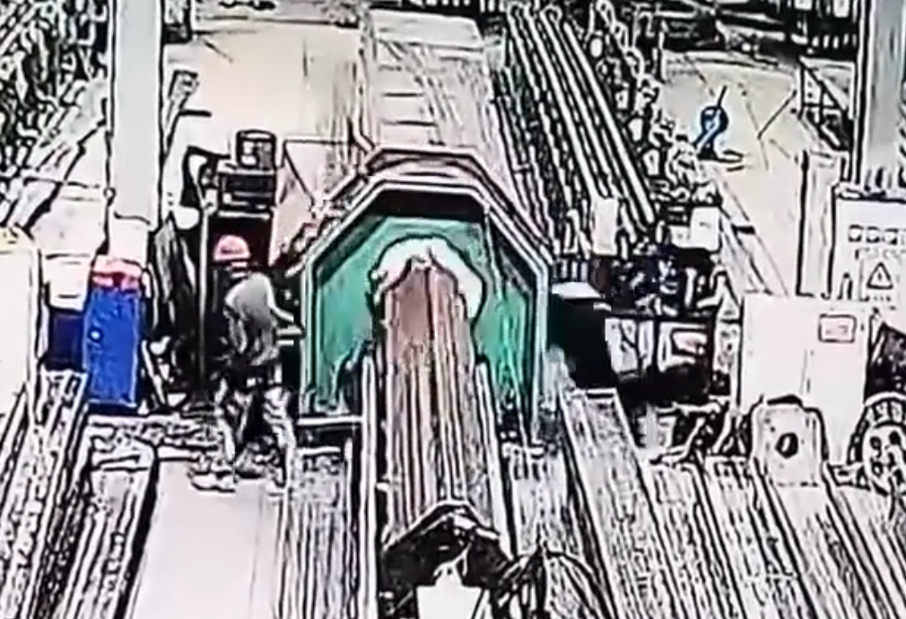 Factory worker fatally injured after being dragged into steel rolling mill - China