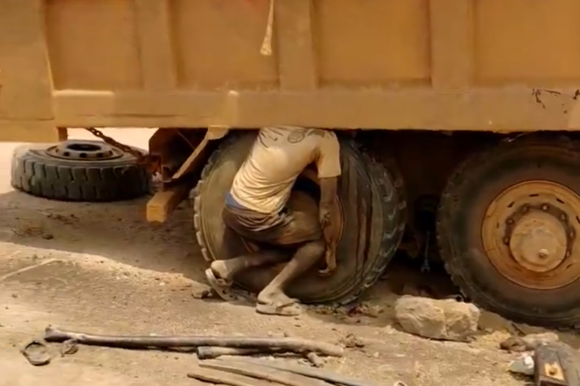 Man crushed by his own truck while performing maintenance - Congo