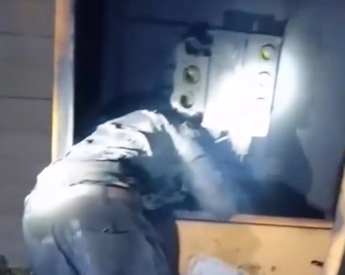 Cable thief electrocuted and killed while trying to steal cables from transformer - South Africa