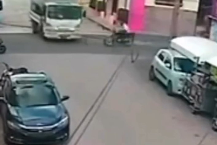 Young man dies after crashing into bus while being chased by police in La Romana - Dominican Republic