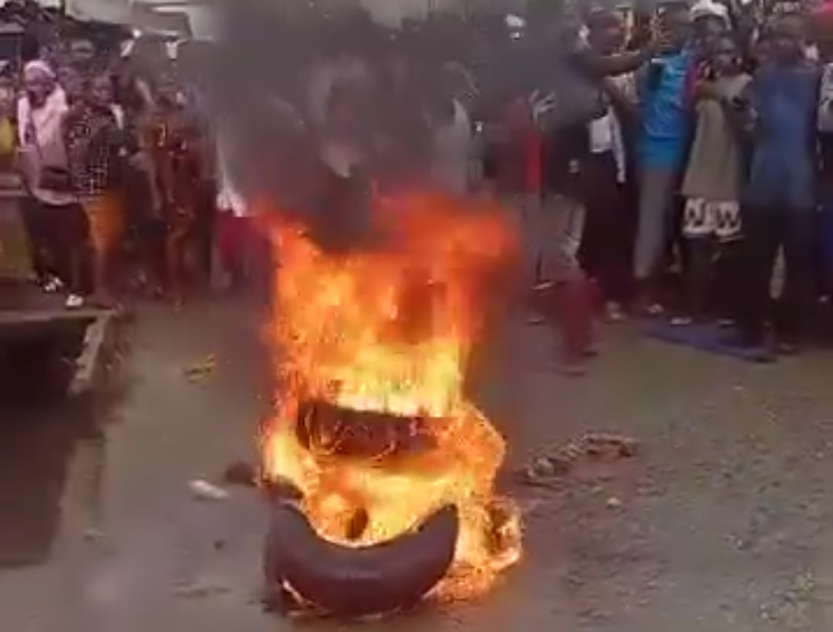 Woman lynched and set on fire after alleged child kidnapping attempt - Nigeria