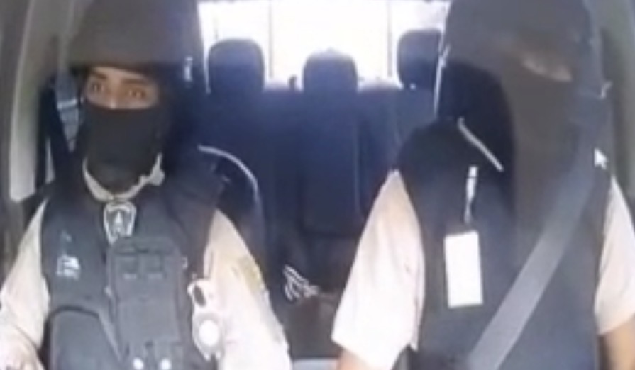 Security guards ambushed and shot inside vehicle in Guayaquil - Ecuador