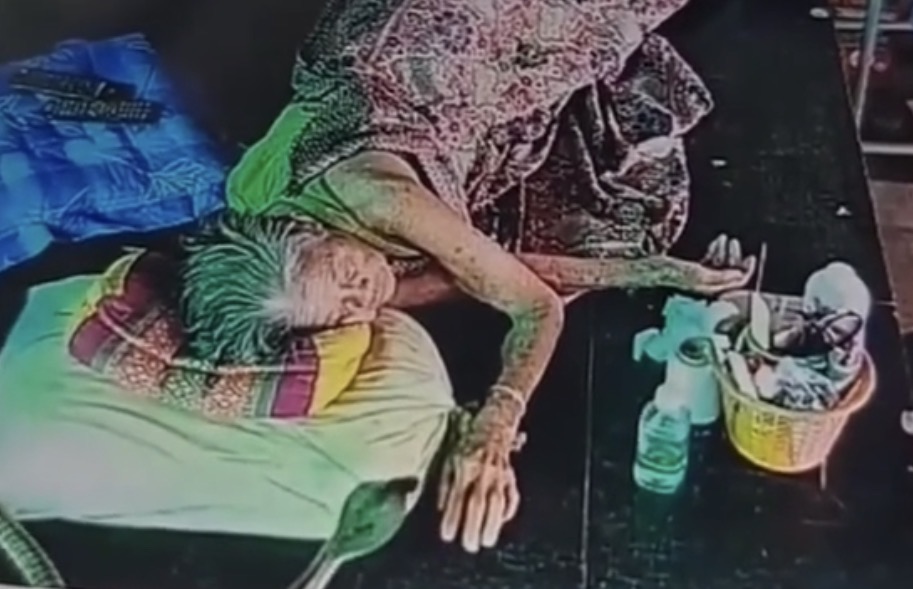 93-year-old woman survives cobra bite after days in ICU - Thailand