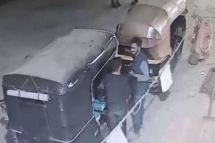 CCTV captures moment two friends stab companion to death in Chhatrapati Sambhaji Nagar - India