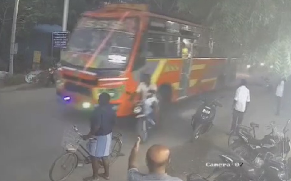 Religious preacher killed after private bus collides with moped in Vilathikulam - India