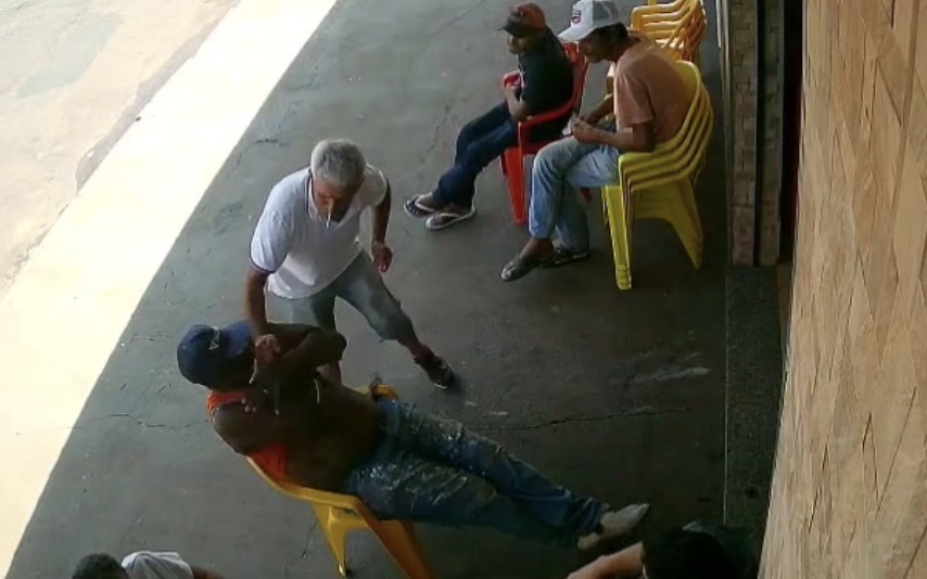 Man stabbed to death while drinking at bar in São Sebastião do Paraíso; suspect arrested shortly after - Brazil