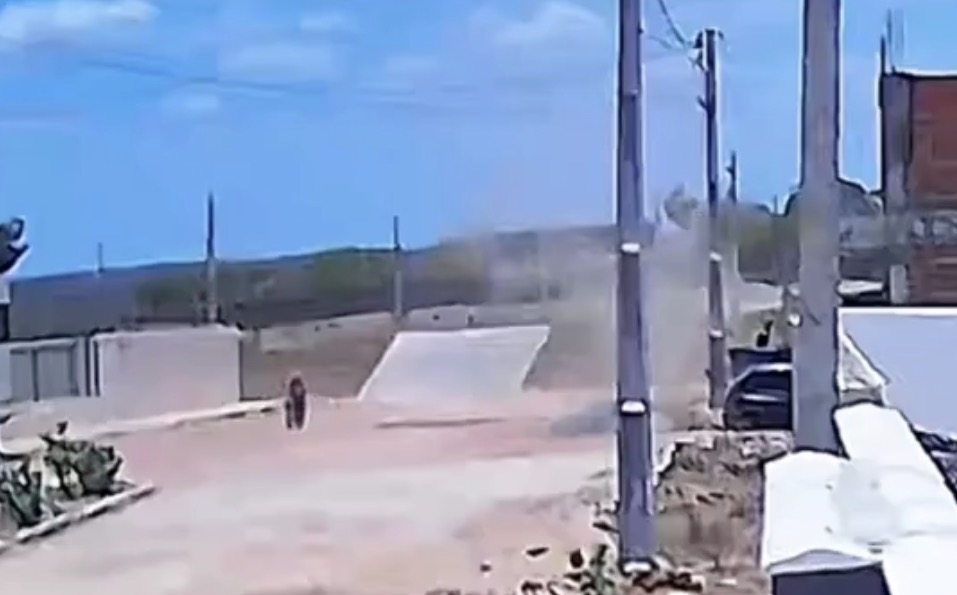 Man dies after metal sheet lifted by whirlwind strikes him in Assu, Rio Grande do Norte - Brazil