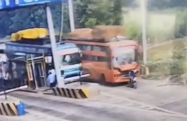 Two killed as bus crashes into motorcycle in Uttar Pradesh - India