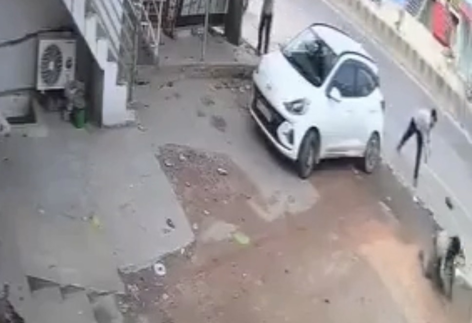 Driver killed by brick in violent group clash sparks highway blockade in Prayagraj - India