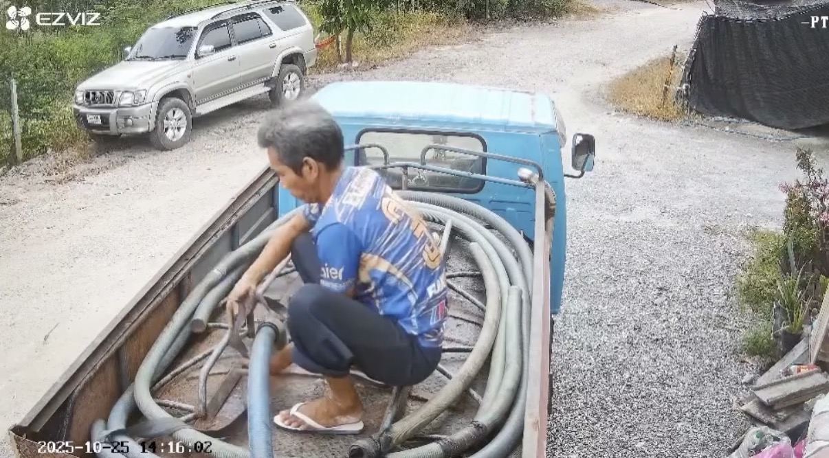 Worker injured as septic tank truck explodes in accident caught on video - Thailand