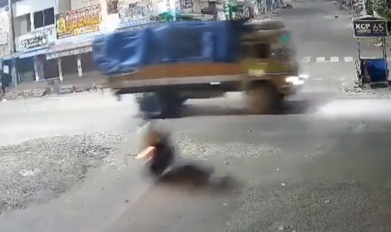 Tragic collision in Andhra Pradesh claims two lives as speeding bike crashes into parked truck - India