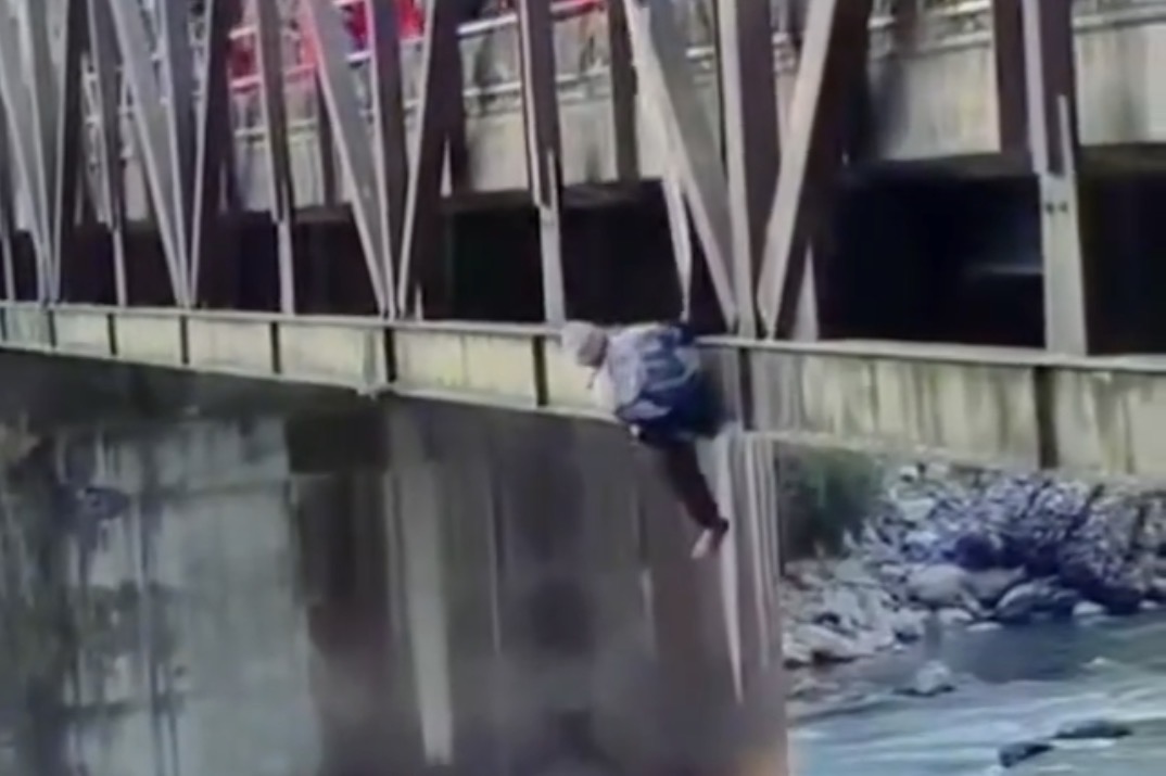 Man critically injured after jumping from bridge into River - India