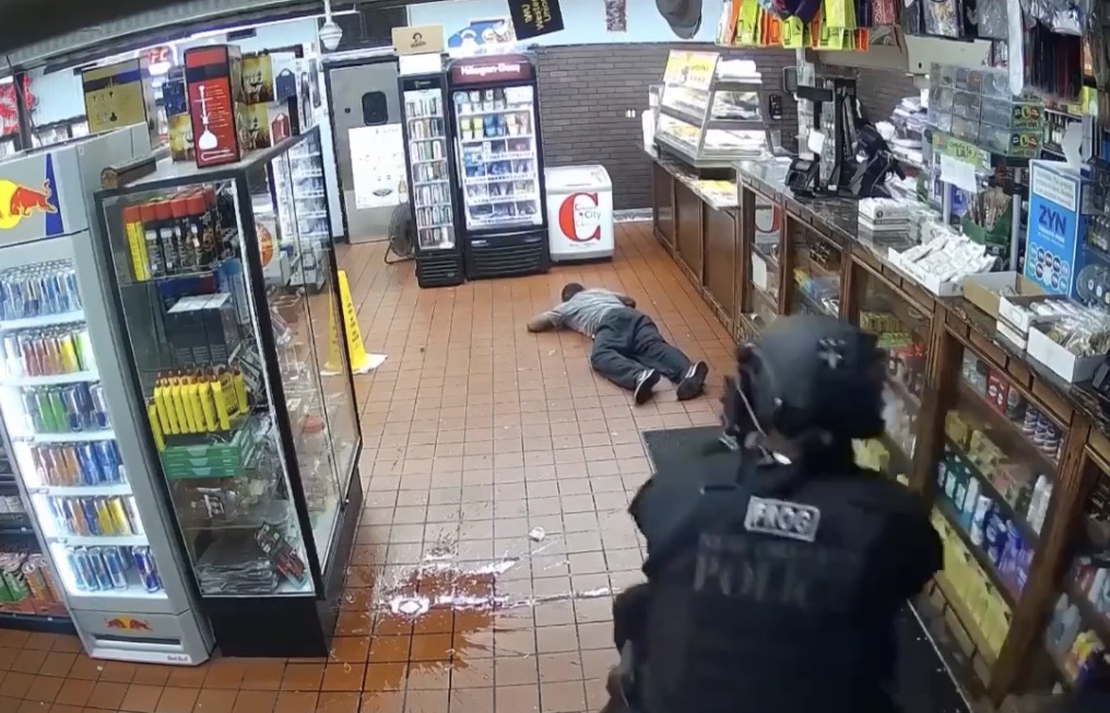 Gas station hostage situation ends after officer intervention - New Orleans