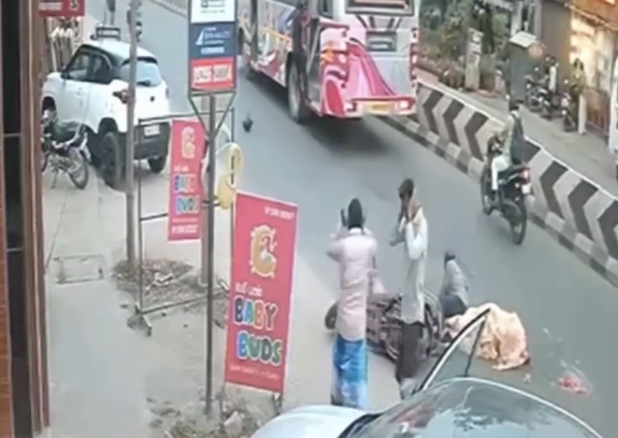 CCTV captures the moment a woman was killed in a bus collision, as her husband looked on - India