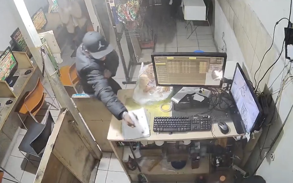 Gunmen storm a cyber casino in Tijuana, executing the manager before fleeing the scene on a motorcycle - Mexico