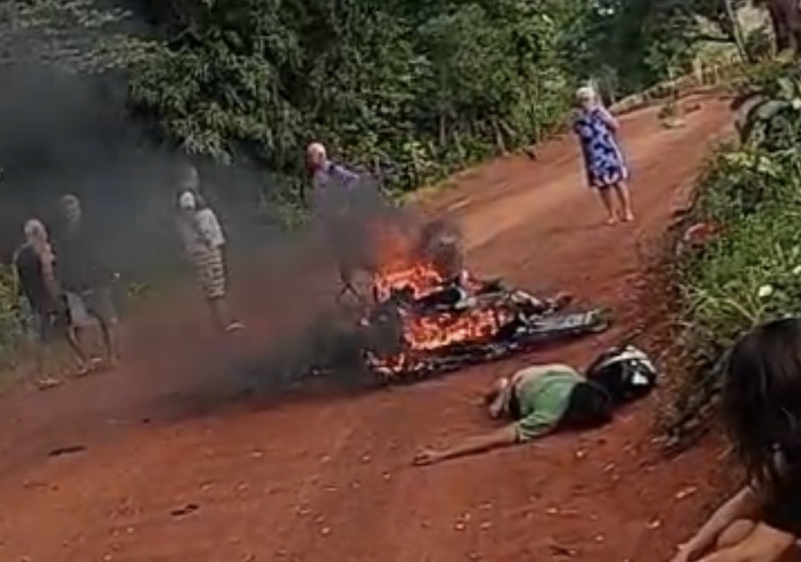 Two riders killed in horrific motorcycle crash, bodies found charred - Brazil