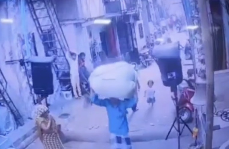 Four-year-old girl dies after loudspeakers fall during Republic Day event in Mumbai - India