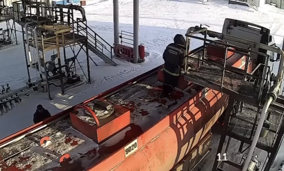 Fuel depot worker survives massive tanker explosion in Pavlodar - Kazakhstan