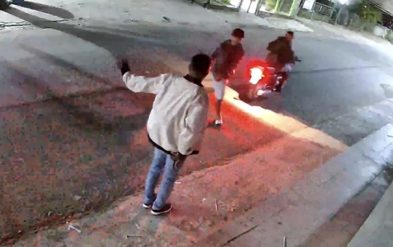 Man fends off attempted robbery by plunging a knife in one of the suspects neck - Dominican Republic