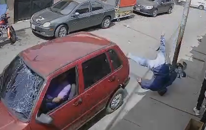 Man suffers multiple fractures after being hit by a vehicle in San Pedro de Los Altos - Venezuela