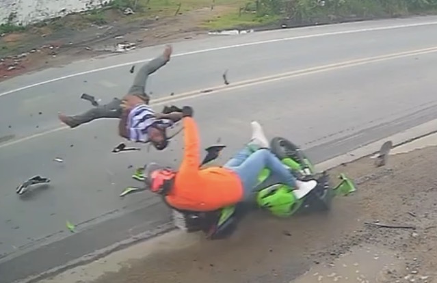 Pedestrian killed after being hit by a motorcycle on PE-17 in Greater Recife - Brazil