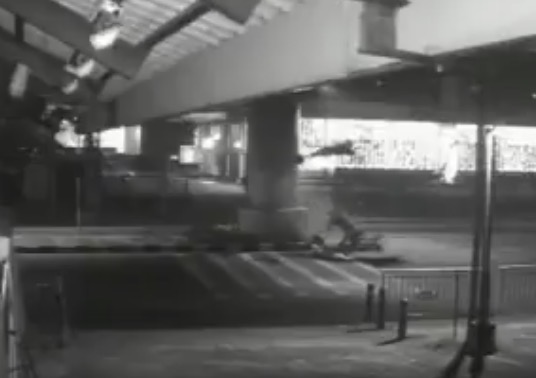 Young motorcyclist killed after being blinded by vehicle headlights and crashing into a metro pillar in Kochi - India