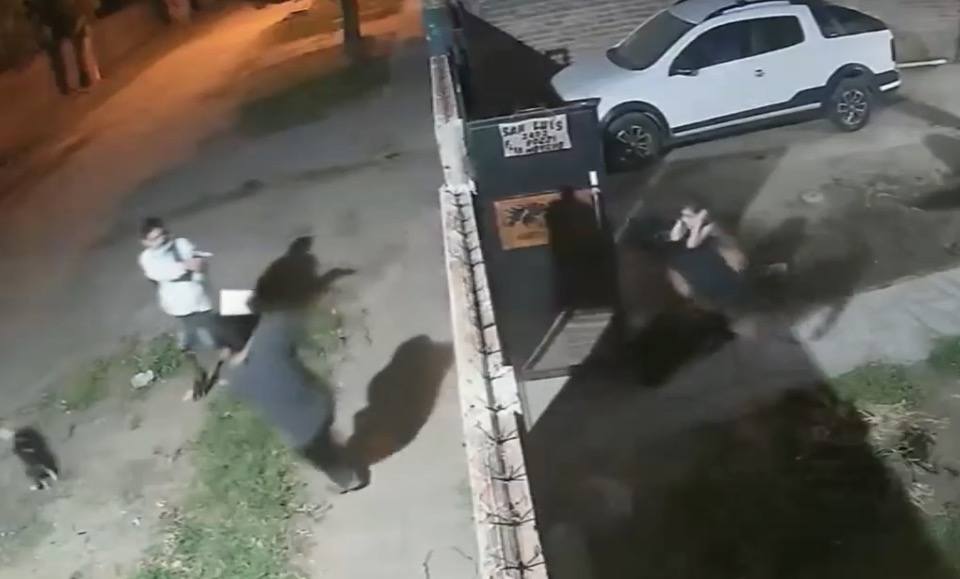 Man gunned down at his doorstep in front of granddaughters - Argentina