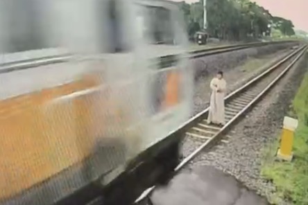 Man dies after stepping in front of train hours after mother’s funeral - Indonesia