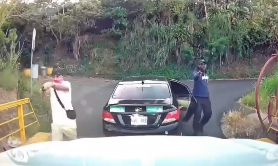 Driver thwarts attempted car theft in Pueblo Nuevo de Alajuela, suspects flee - Costa Rica