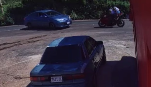 Motorcyclist and pillion walk away after landing in bushes following violent collision caused by right-of-way violation - Jamaica