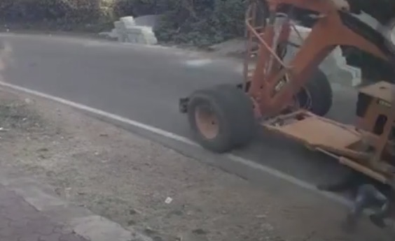 Pedestrian fatally struck by a crane after the driver reportedly lost control of the vehicle and fled the scene - India