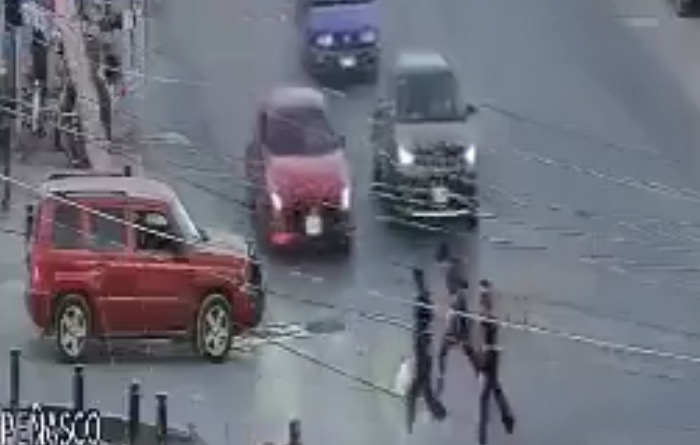 Two minors killed and another critically injured after speeding vehicle strikes three youths in Zapopan, driver remains at large - Mexico