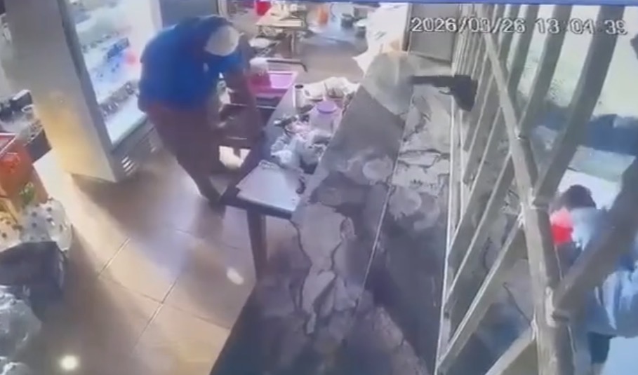 Store owner and local tourist attraction proprietor shot dead inside his shop - Ecuador