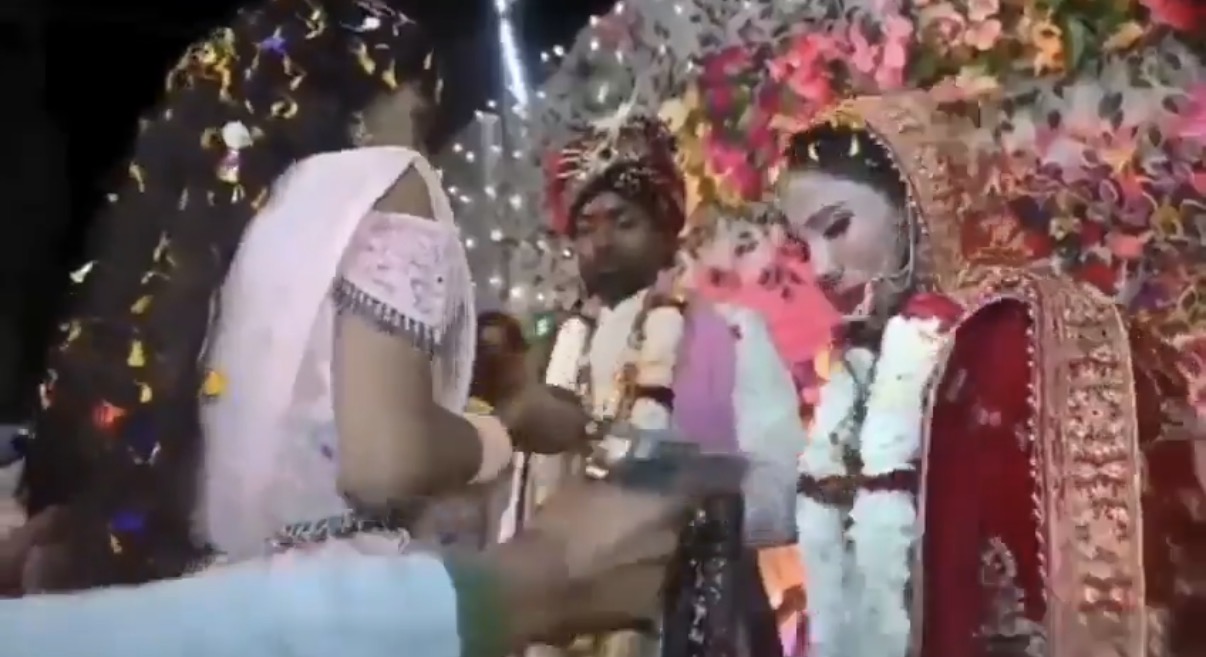 Bride shot by rejected suitor during wedding ceremony - India